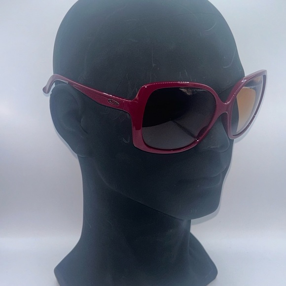 Vintage Oakley Beckon Sunglasses 009125-05 - Picture 3 of 9